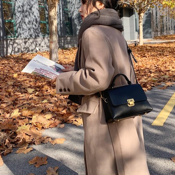 Black Faux Leather Gold Clasp Handbag - Picture 5 of 5